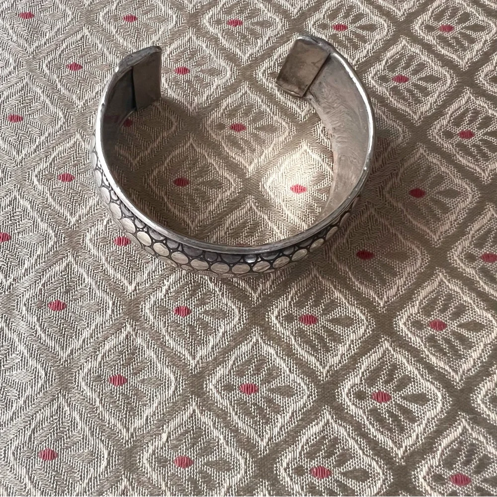 Silver metal Textured Cuff Bracelet classic design and great vintage style